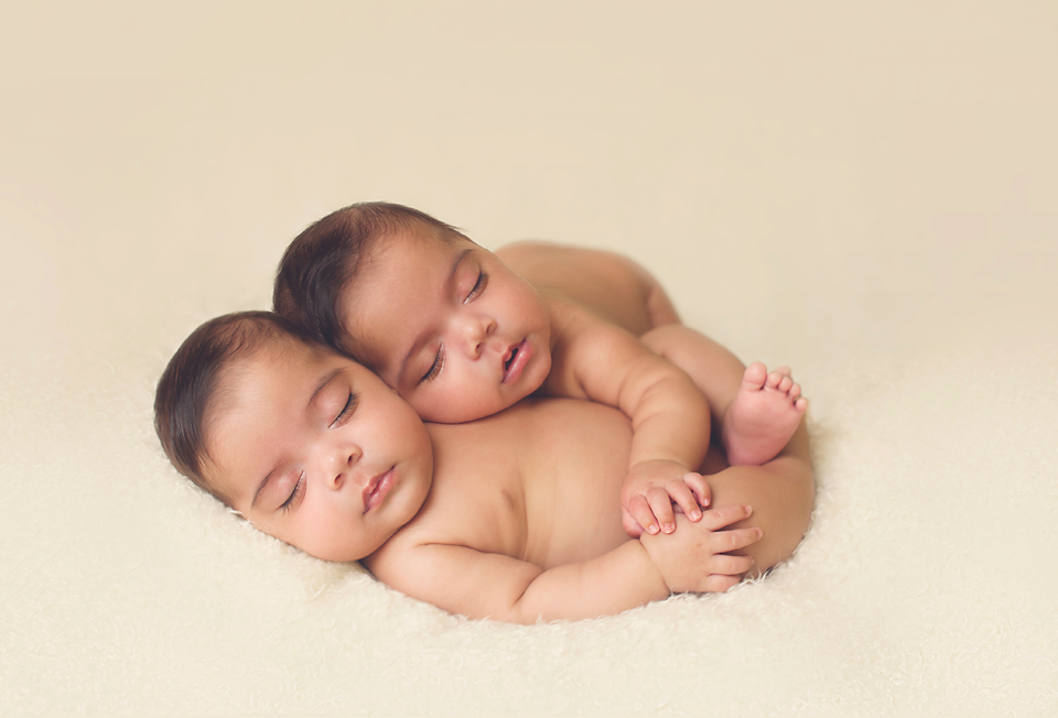 baby-twin-boys-newborn-photographer