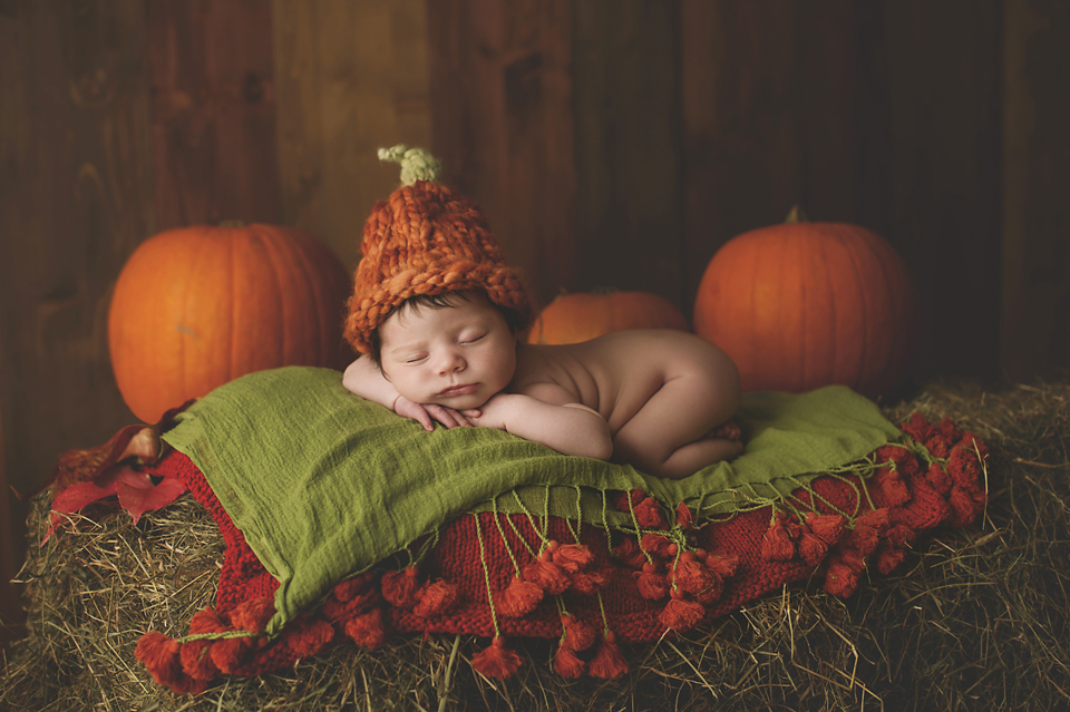 baby-girl-photographer-newborn-poppy-pumkins