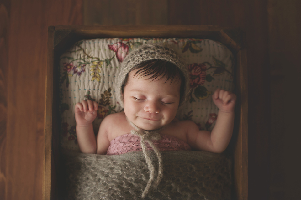 baby-girl-photographer-newborn-poppy-smile