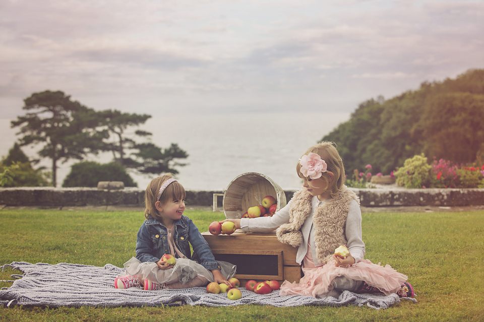 family-photo-shoot-dyffyn-gardens-wales-apples