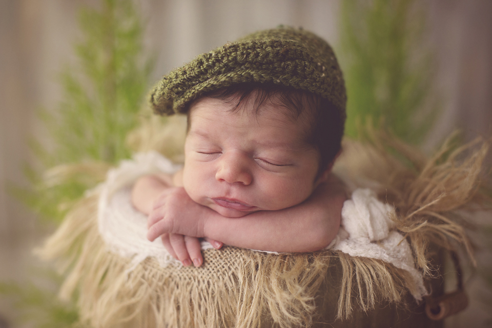 Baby-newborn-photography-lorna-knightingale