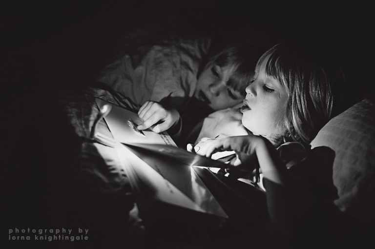 boys_reading_in_bed_twins_night_light