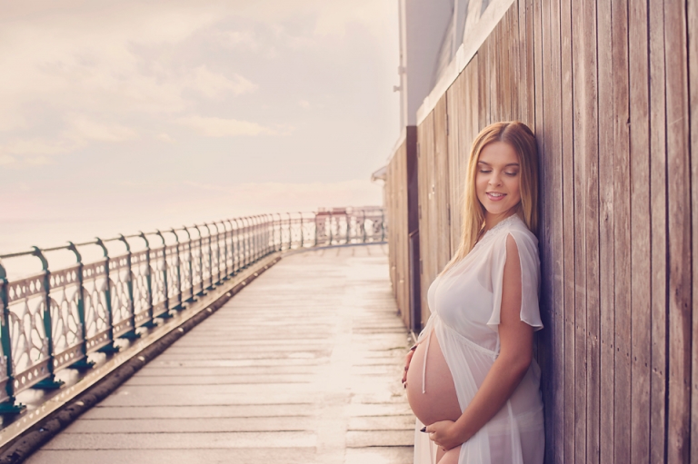 maternity-pregnancy-photo-shoot-penarth-pier-cardiff-lorna-knightingale