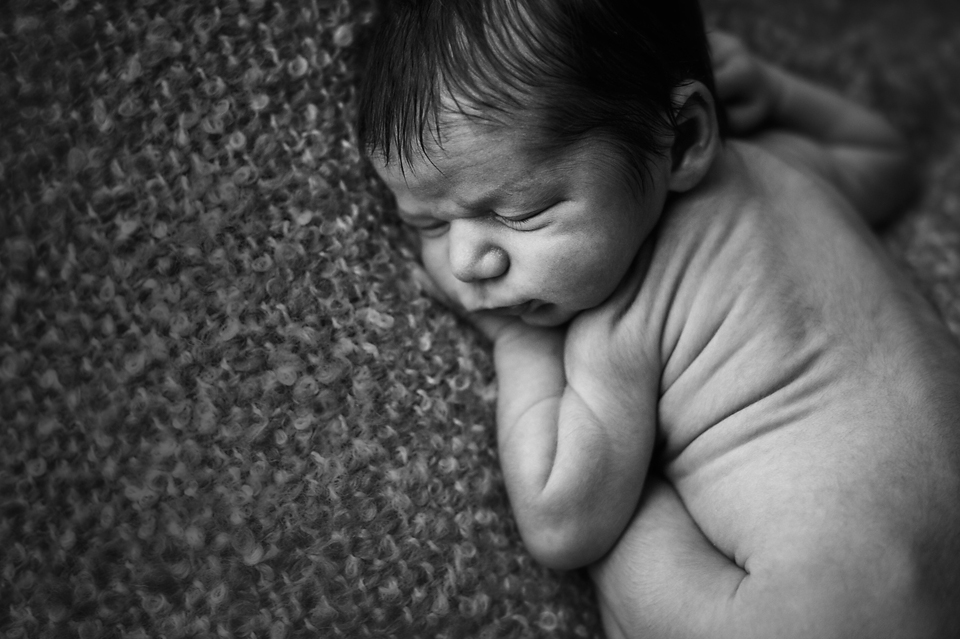 Baby-boy-newborn-photography-black-and-white-lorna-knightingale