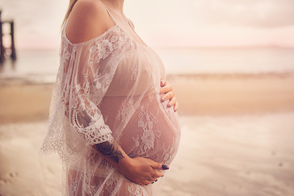 maternity-pregnancy-photo-shoot-penarth-pier-cardiff-lorna-knightingale-beach