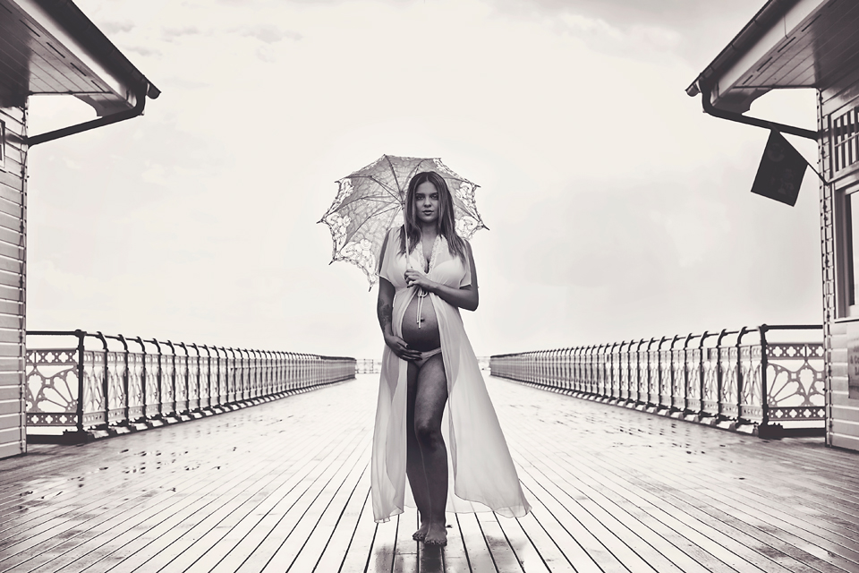 maternity-pregnant-photo-shoot-penarth-pier-cardiff-lorna-knightingale