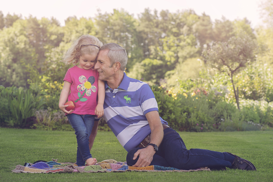 family-photo-shoot-grandparents-gradaughter-miskin-lorna-knightingale-