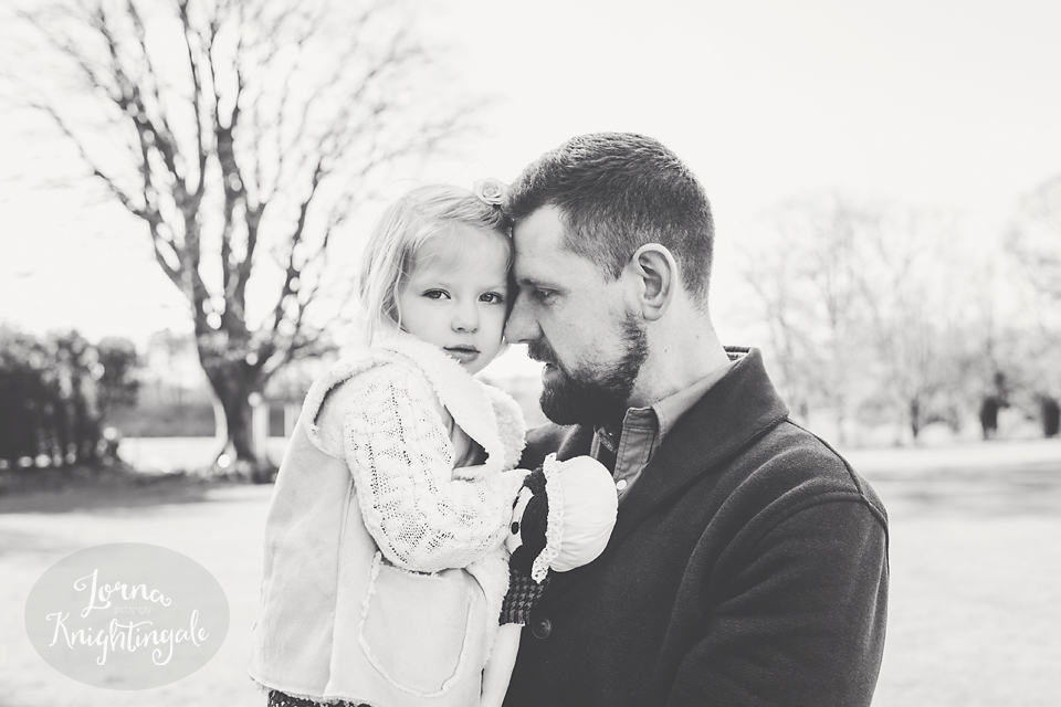 maternity-pregnancy-family-photo-shoot-miskin-south-wales-the-vale-lorna-knightingale